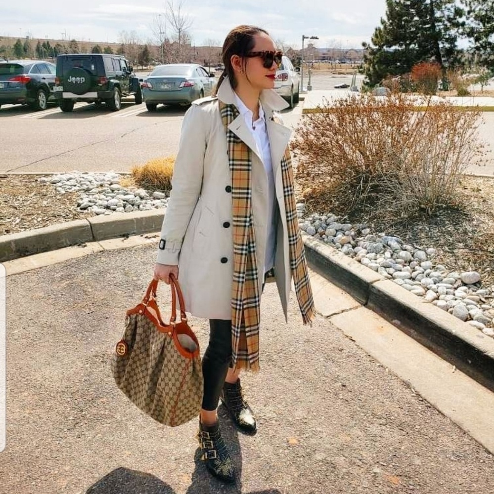 Meet your Posher, 🐝 bfabnposh!